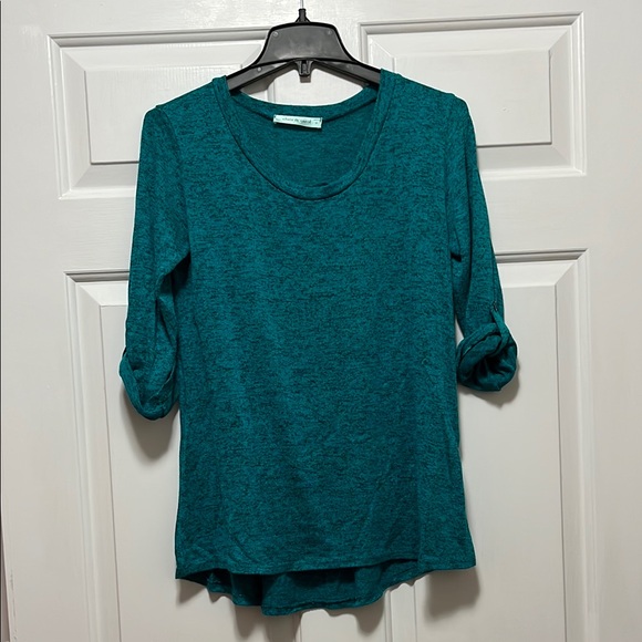 Chris & Carol Round Neck Cuffed Sleeve Tunic - Picture 5 of 11
